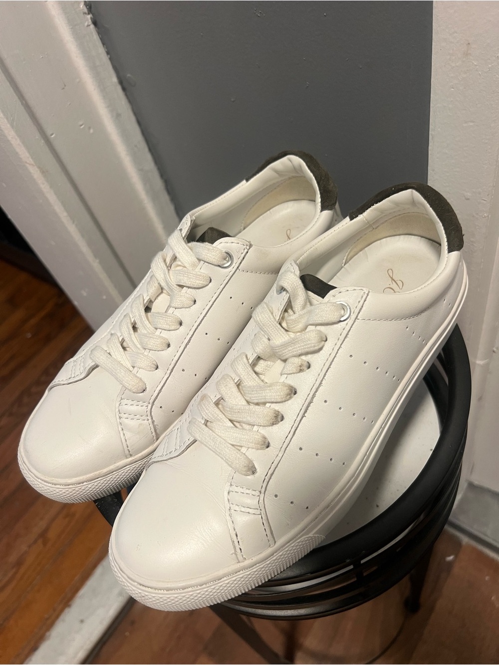 J. Crew White Leather Low-Top Sneakers with Gray Heel Tab size 7 women - Picture 4 of 12